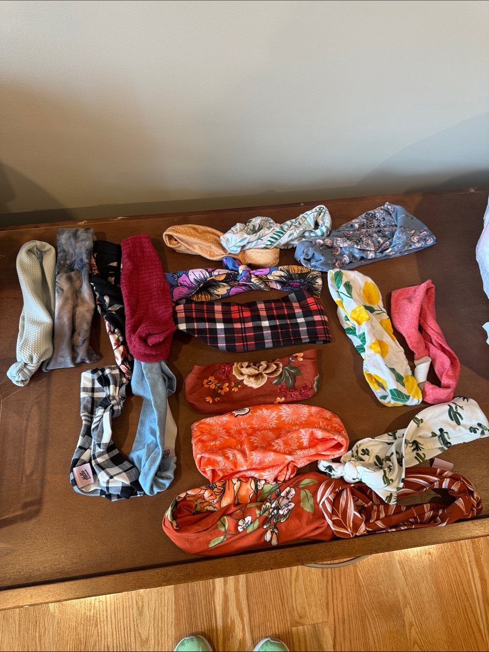 18 hello headbands assortment